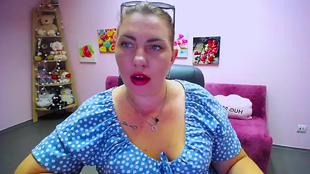Livia Dazzling online show from 09/12/25, 06:57