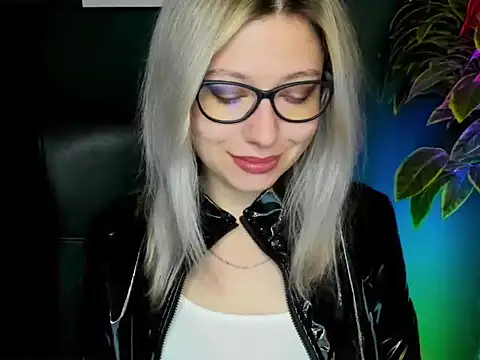 Snapshot of loveHeidi chatting on 09/18/25, 04:25 loveHeidi online show from 09/18/25, 04:25