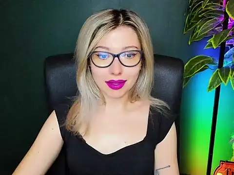 Snapshot of loveHeidi chatting on 11/10/25, 07:29 loveHeidi online show from 11/10/25, 07:29