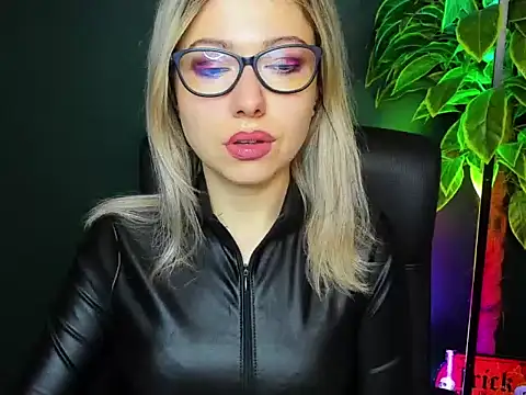 Snapshot of loveHeidi chatting on 11/13/25, 05:17 loveHeidi online show from 11/13/25, 05:17