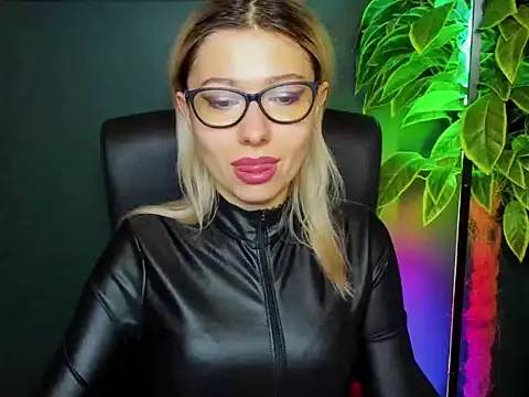 Snapshot of loveHeidi chatting on 11/25/25, 05:29 loveHeidi online show from 11/25/25, 05:29