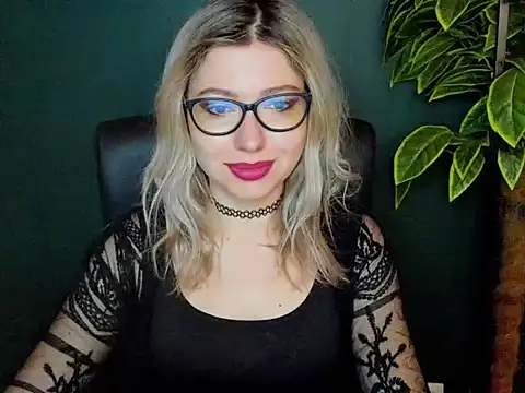 Snapshot of loveHeidi chatting on 12/02/25, 05:35 loveHeidi online show from 12/02/25, 05:35