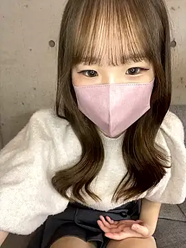 Snapshot of maika_3 chatting on 10/10/25, 04:11 maika 3 online show from 10/10/25, 04:11