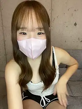 Snapshot of maika_3 chatting on 10/22/25, 04:35 maika 3 online show from 10/22/25, 04:35