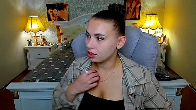 Snapshot of OmniaSher chatting on 09/18/25, 09:11 OmniaSher online show from 09/18/25, 09:11