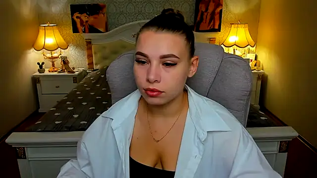 Snapshot of OmniaSher chatting on 10/16/25, 09:10 OmniaSher online show from 10/16/25, 09:10