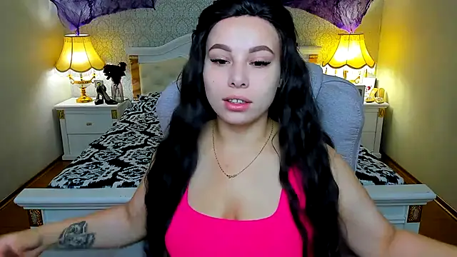 Snapshot of OmniaSher chatting on 10/25/25, 09:39 OmniaSher online show from 10/25/25, 09:39