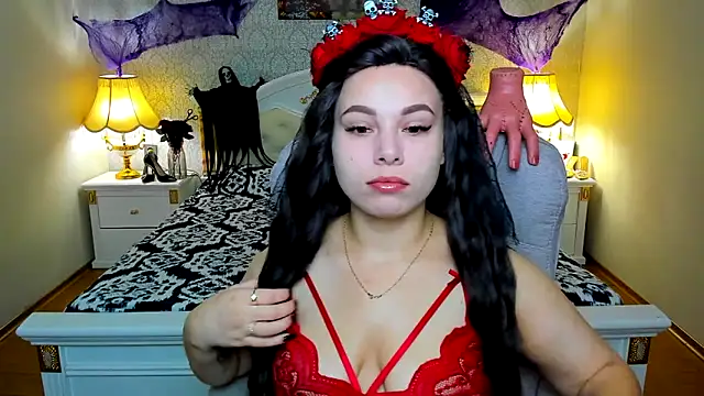 Snapshot of OmniaSher chatting on 10/27/25, 10:19 OmniaSher online show from 10/27/25, 10:19