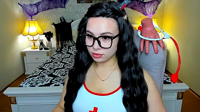 Snapshot of OmniaSher chatting on 10/30/25, 11:00 OmniaSher online show from 10/30/25, 11:00