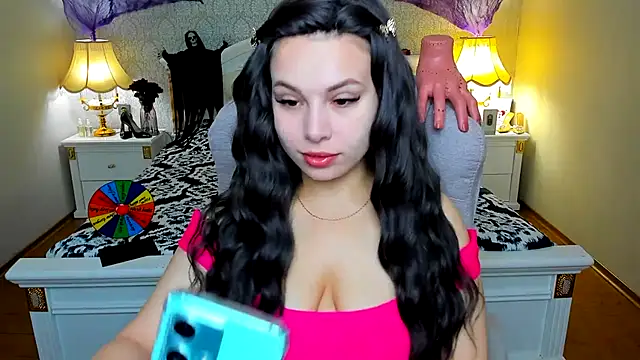 Snapshot of OmniaSher chatting on 11/11/25, 10:04 OmniaSher online show from 11/11/25, 10:04