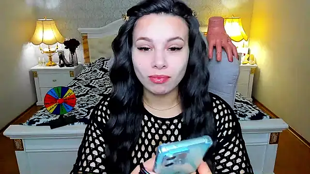 Snapshot of OmniaSher chatting on 11/13/25, 10:25 OmniaSher online show from 11/13/25, 10:25