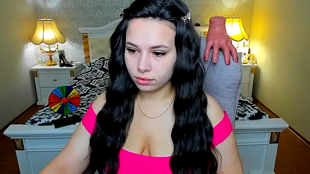 Snapshot of OmniaSher chatting on 11/15/25, 10:23 OmniaSher online show from 11/15/25, 10:23