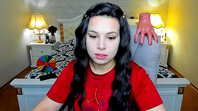 Snapshot of OmniaSher chatting on 11/19/25, 10:15 OmniaSher online show from 11/19/25, 10:15