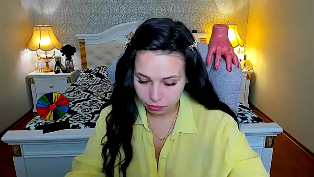 Snapshot of OmniaSher chatting on 11/25/25, 10:26 OmniaSher online show from 11/25/25, 10:26