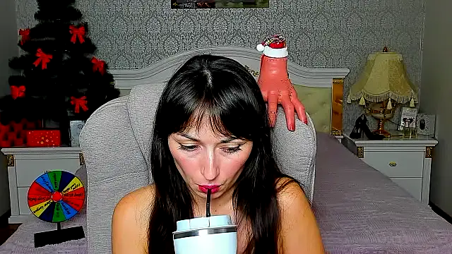 Snapshot of OmniaSher chatting on 12/18/25, 10:21 OmniaSher online show from 12/18/25, 10:21