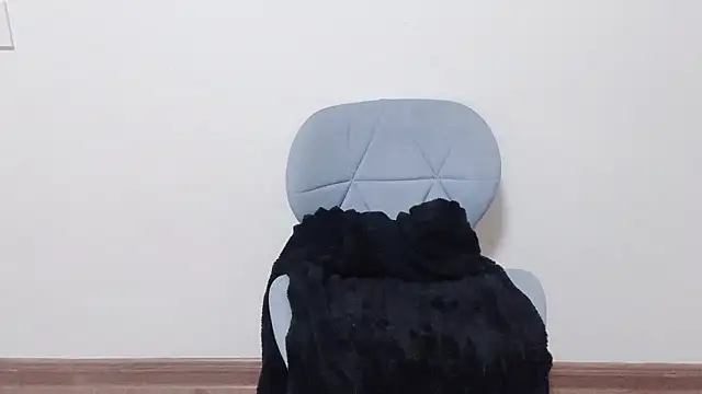 Snapshot of Queen_ww chatting on 11/21/25, 02:16 Queen ww online show from 11/21/25, 02:16