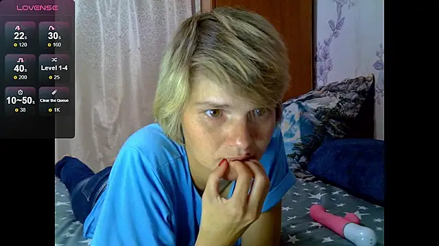 Snapshot of SaraSnow_ chatting on 09/15/25, 05:57 SaraSnow online show from 09/15/25, 05:57