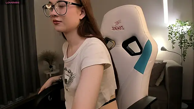 Dolly Gleam online show from 10/07/25, 11:18