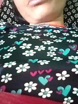 Snapshot of KIRTI12_HOT chatting on 10/25/25, 03:51 KIRTI12 HOT online show from 10/25/25, 03:51