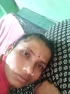 Snapshot of KIRTI12_HOT chatting on 11/10/25, 04:39 KIRTI12 HOT online show from 11/10/25, 04:39