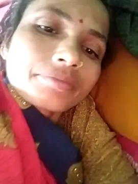 Snapshot of KIRTI12_HOT chatting on 11/12/25, 04:40 KIRTI12 HOT online show from 11/12/25, 04:40