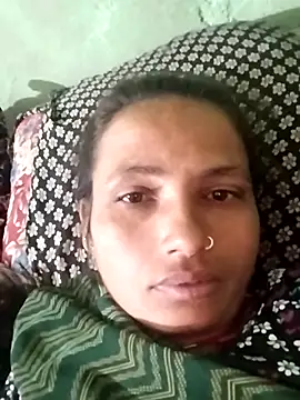 Snapshot of KIRTI12_HOT chatting on 11/16/25, 12:05 KIRTI12 HOT online show from 11/16/25, 12:05