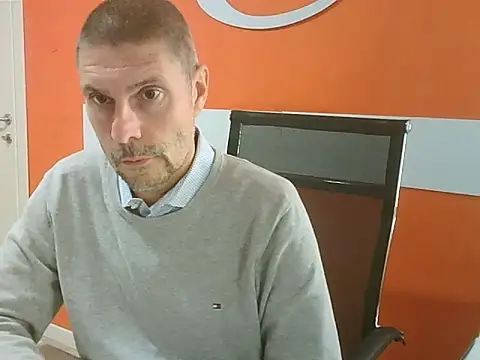 Snapshot of max79ve31 chatting on 10/08/25, 11:52 max79ve31 online show from 10/08/25, 11:52