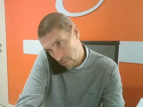 Snapshot of max79ve31 chatting on 10/27/25, 01:15 max79ve31 online show from 10/27/25, 01:15