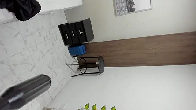 johan miller0 online show from 10/08/25, 10:46