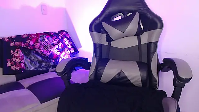 GwenHazel online show from 10/22/25, 11:43