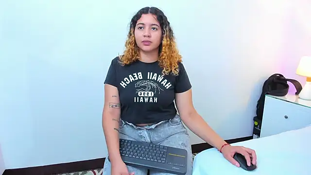 Goodgirlxll online show from 09/10/25, 03:06