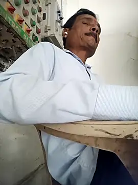 Snapshot of 8133vaibhavh chatting on 10/19/25, 05:08 8133vaibhavh online show from 10/19/25, 05:08