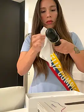 Snapshot of emmablog chatting on 09/18/25, 02:35 emmablog online show from 09/18/25, 02:35