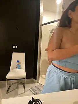 Snapshot of emmablog chatting on 09/25/25, 01:09 emmablog online show from 09/25/25, 01:09