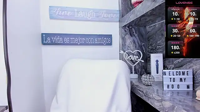 Snapshot of foxy_zoe chatting on 12/03/25, 06:06 foxy zoe online show from 12/03/25, 06:06