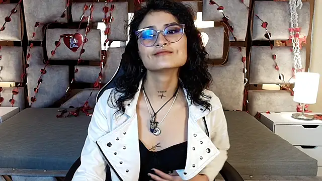 LilyRouset online show from 09/15/25, 12:49