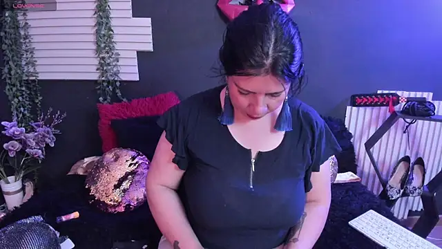kinky momm online show from 07/10/26, 03:14