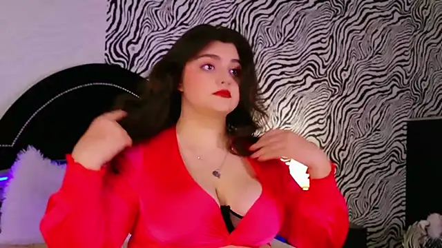 Snapshot of UR_BELLA chatting on 11/07/25, 02:28 UR BELLA online show from 11/07/25, 02:28