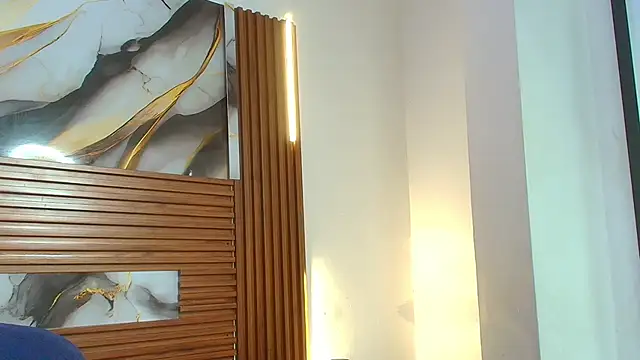 Evelin thompsson online show from 11/18/25, 03:12