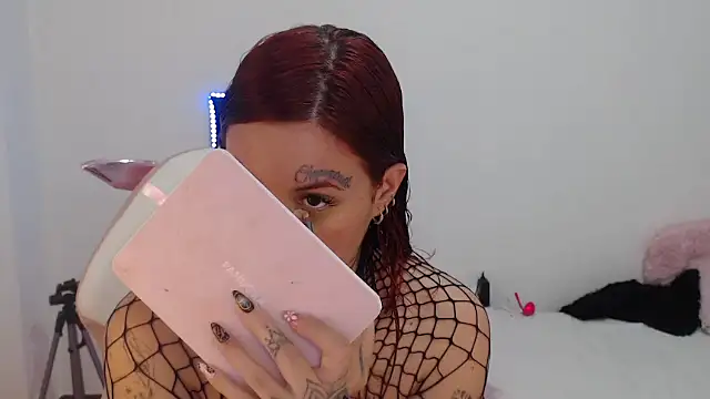 Snapshot of Maddy_Vicius19 chatting on 10/05/25, 09:24 Maddy Vicius19 online show from 10/05/25, 09:24