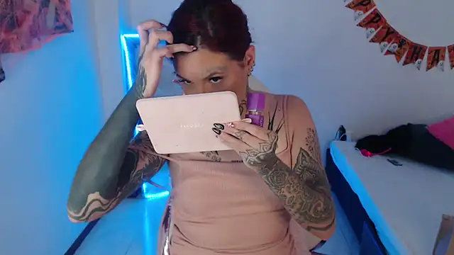 Snapshot of Maddy_Vicius19 chatting on 10/24/25, 09:00 Maddy Vicius19 online show from 10/24/25, 09:00