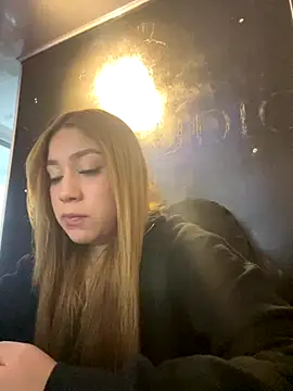 Issa Moon  online show from 11/24/25, 02:22