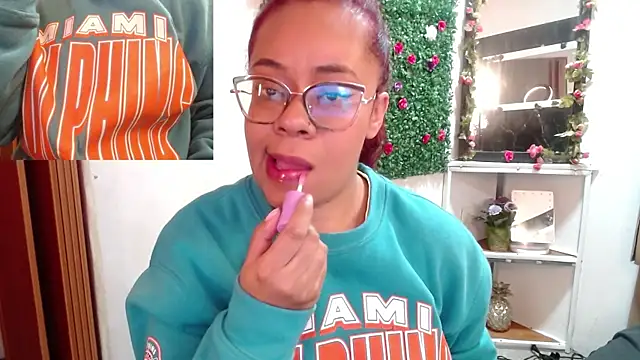 Snapshot of MIA__SPENCER chatting on 09/13/25, 01:44 MIA  SPENCER online show from 09/13/25, 01:44