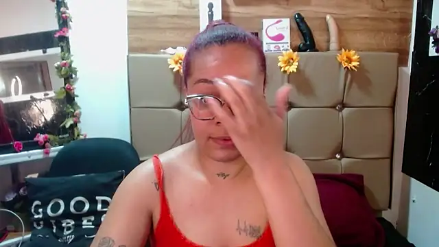 Snapshot of MIA__SPENCER chatting on 10/03/25, 06:05 MIA  SPENCER online show from 10/03/25, 06:05