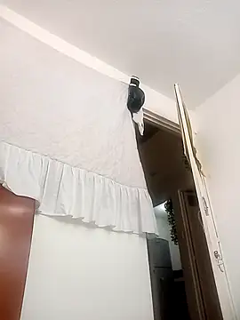 Snapshot of kittymutant99 chatting on 10/29/25, 06:20 kittymutant99 online show from 10/29/25, 06:20