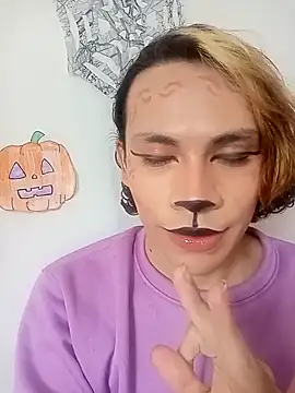 Snapshot of kittymutant99 chatting on 10/31/25, 06:20 kittymutant99 online show from 10/31/25, 06:20