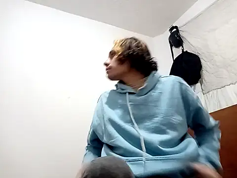 Snapshot of kittymutant99 chatting on 11/05/25, 10:43 kittymutant99 online show from 11/05/25, 10:43