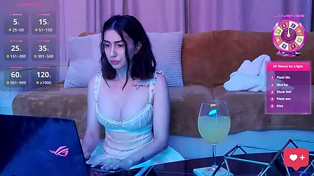 Snapshot of MissScarlettXO chatting on 09/08/25, 08:08 MissScarlettXO online show from 09/08/25, 08:08