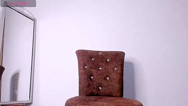 Snapshot of GiuliaCash chatting on 10/18/25, 10:16 GiuliaCash online show from 10/18/25, 10:16