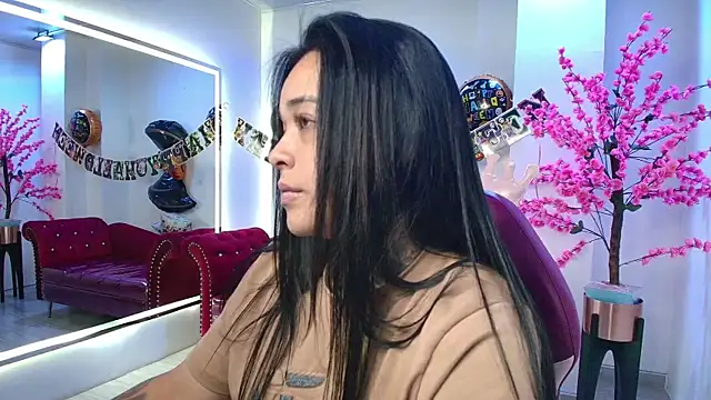 Snapshot of Black_roseee chatting on 10/28/25, 03:43 Black roseee online show from 10/28/25, 03:43